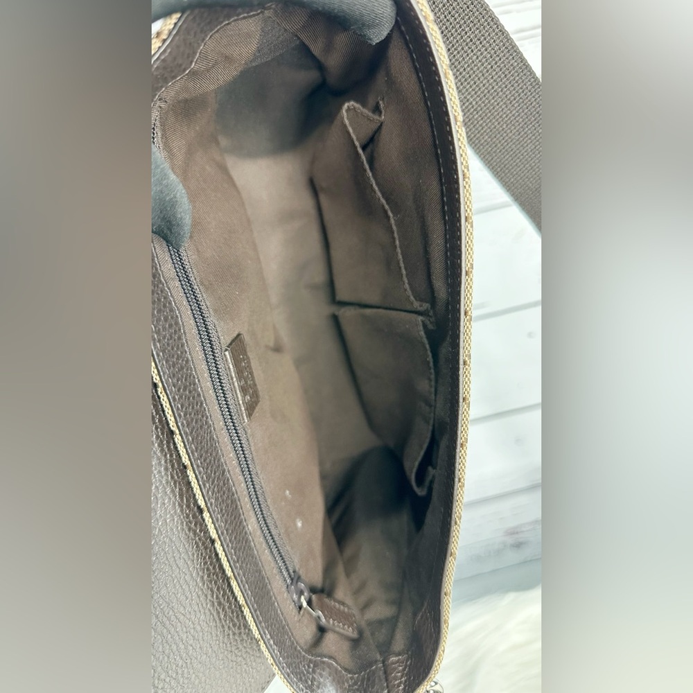 👜 Gucci GG Canvas Messenger Crossbody Bag - Picture 9 of 14